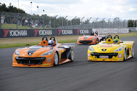 Blot en hundrededel af et sekund skilte Henrik Jansen (tv.) og Allan Olsen i kampen om den sidste podieplads i Peugeot Spider Cup.
